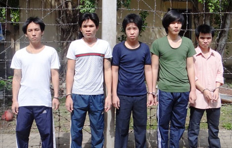 Lo dien nhung ke dua ma tuy vao trung tam cai nghien hinh anh