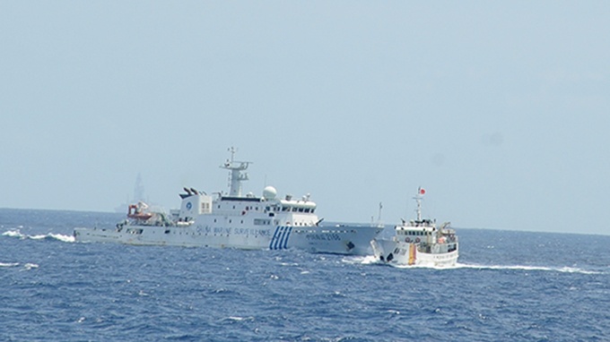 Tau Trung Quoc dam ngang chay xien, nao loan bien Hoang Sa hinh anh