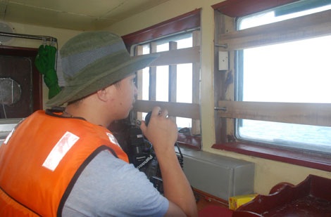 Nguoi co giong tuyen truyen danh thep o vung bien Hoang Sa hinh anh