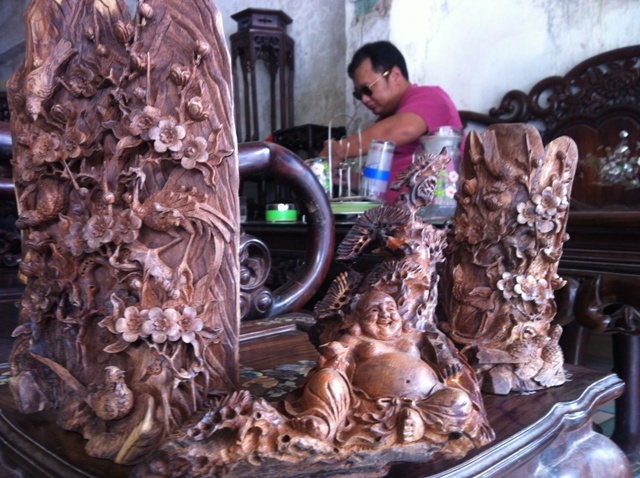 Am anh qua bao cua ong trum go sua hinh anh