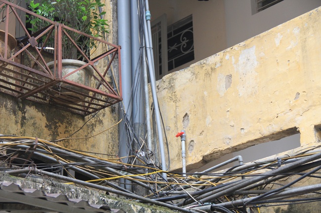  Vòi nước cũng được lắp lên tầng cao để duy trì nước.