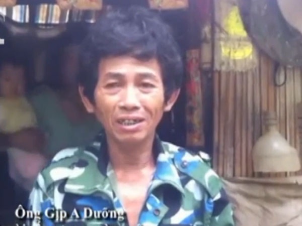 Clip gia dinh 32 nam song giua rung sau hinh anh