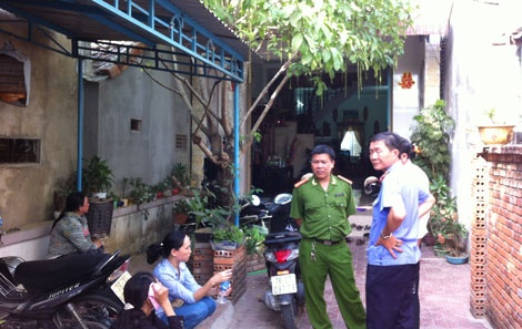 Mot phu nu chet trong bep voi nhieu vet cat co hinh anh