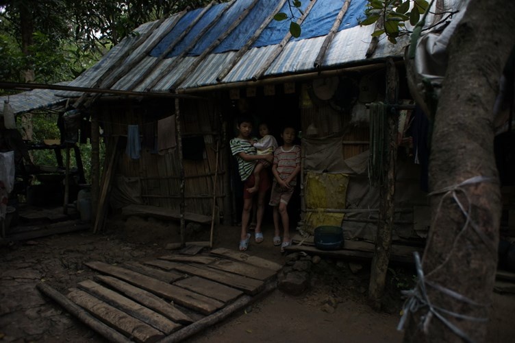 Với những đứa trẻ này, một cuộc sống bình thường wor làng quê đã là thiên đường.