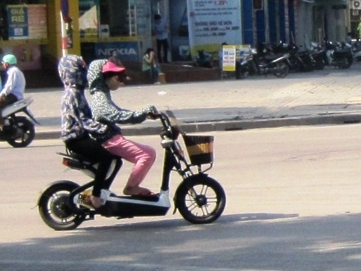 Xe may dien dau tien duoc cap bien so hinh anh