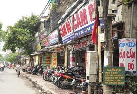 Xe day dao cung thanh tiem cam do phuc vu dan choi World Cup hinh anh