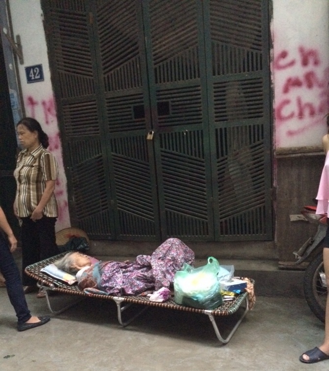 Sức khỏe của cụ đang ở trong tình thế 