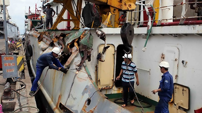 Than toc dua tau ra Hoang Sa hinh anh