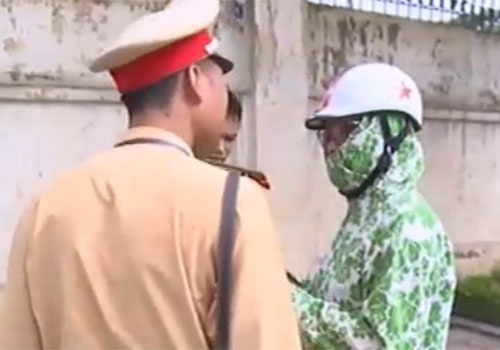 VTV trua 1/7: Nghe CSGT giai thich ve MBH rom hinh anh