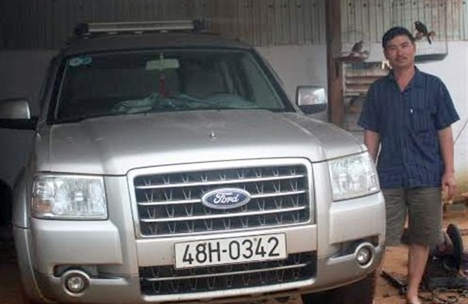 Ca xa dua sam xe hoi di tham ray hinh anh