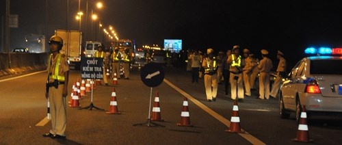 Triển khai đội hình và vị trí được chọn cho buổi ra quân đầu tiên ở trạm thu phí, đường dẫn vào cao tốc TP.HCM - Trung Lương, nơi mà dòng phương tiện không thể tìm đường khác để tránh. Một trong những hiệu quả của quy trình này là việc bố trí, phân công công việc CSGT hợp lý và giảm phiền hà cho người dân khi kiểm tra nồng độ cồn. 