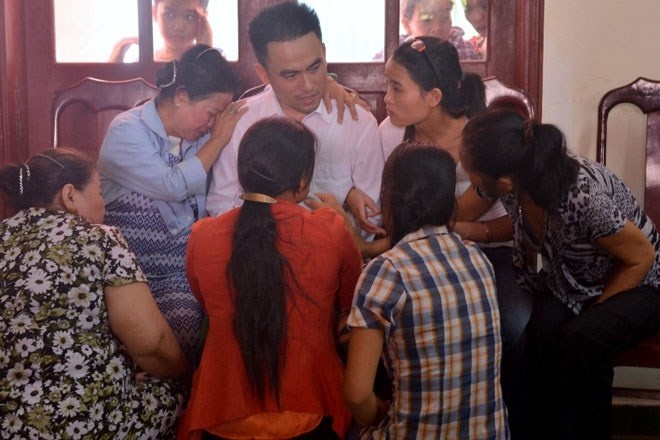 Ghen tuong che mo doi mat nguoi chong hinh anh