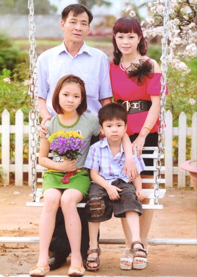 Gia đình phi công Thượng tá Hoàng Lại Long.