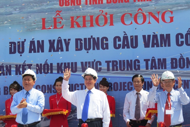 Thủ tướng Nguyễn Tấn Dũng phát lệnh khởi công cầu Vàm Cống.