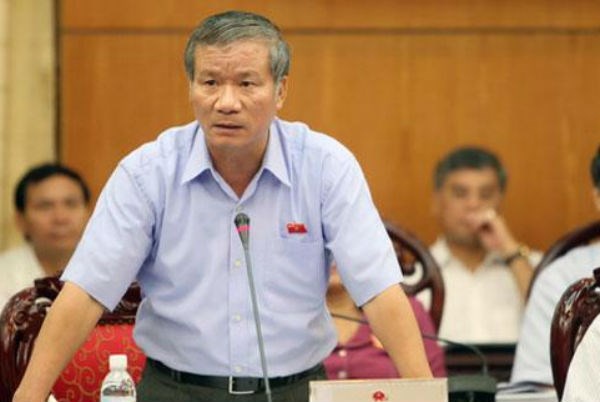 Uy vien trung uong mat 8 thang de lam giay to nha hinh anh