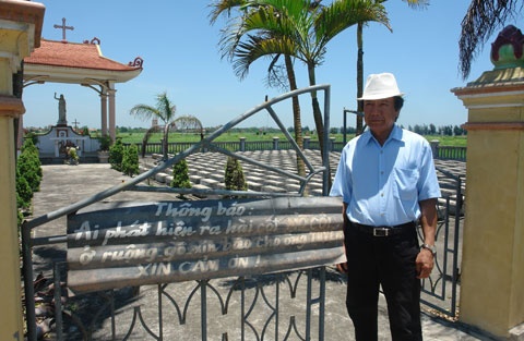 Dai gia Nam Dinh di 'gom' hai cot mo coi hinh anh