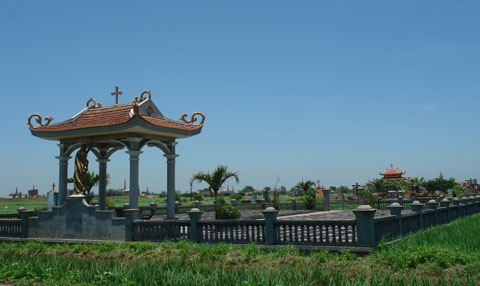 Nghĩa trang tiếp nhận những ngôi mộ mồ côi do ông Tuyến xây cất.