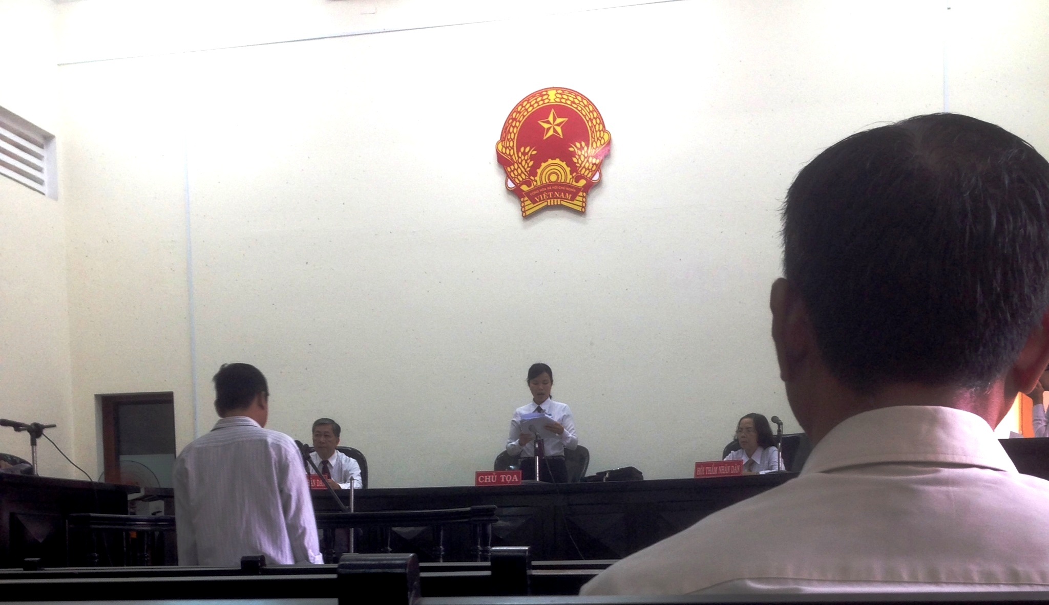 Phiên tòa xử Trung tá điều tra viên công an tỉnh Tiền Giang.