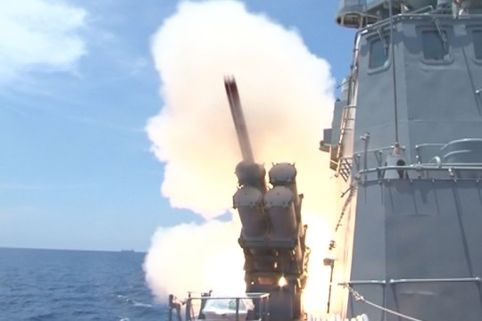 Tau phao moi nhan cua Hai quan pho dien ten lua hinh anh