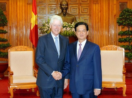 Ong Clinton: Giai quyet tranh chap chu quyen bang da phuong hinh anh