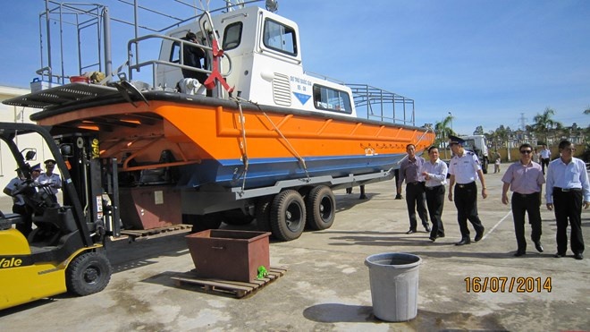 Canh sat bien nhan xuong tuan tra cao toc DT4 hinh anh