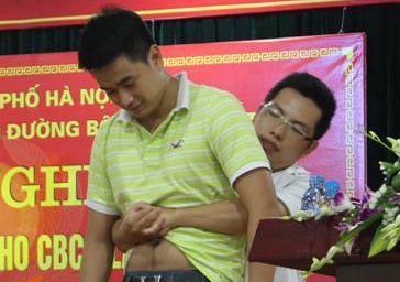 CSGT Ha Noi hoc cach do de noi cong cong hinh anh