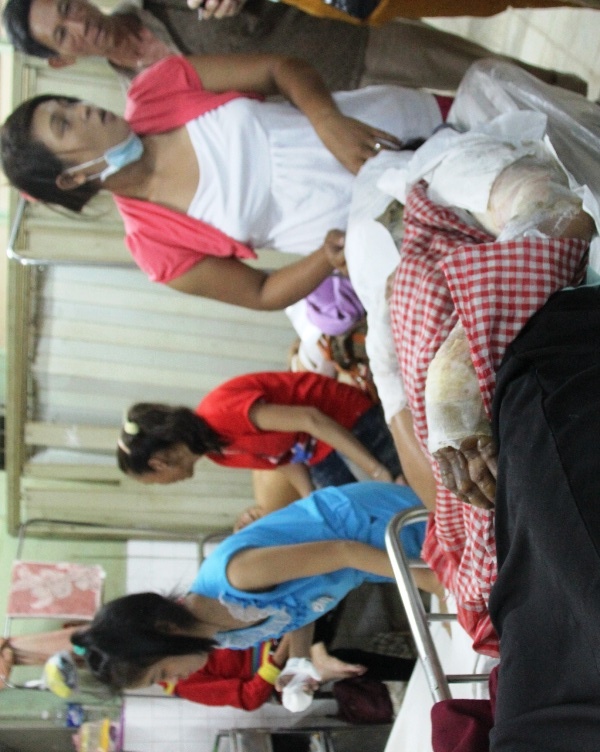 Me con thieu phu bi tat xang thieu song trong dem o Dong Nai hinh anh