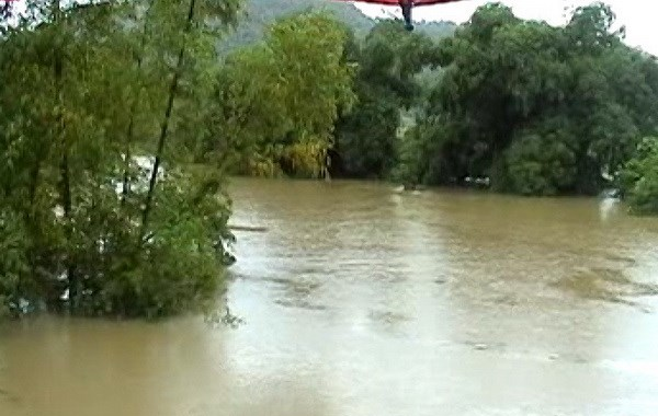 Tru mua trong nha, hai me con bi set danh chet hinh anh