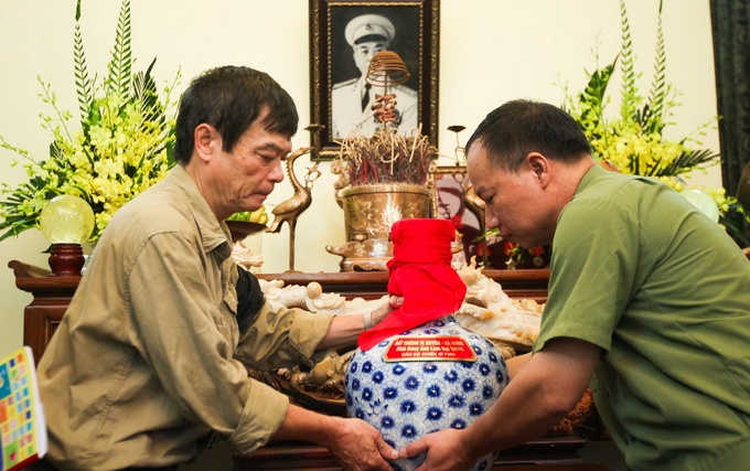 Dat thieng Vi Xuyen ve ben Dai tuong hinh anh