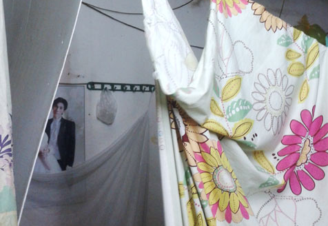 Dem tan hon trong can phong 10 m2 cua co dau pho co hinh anh