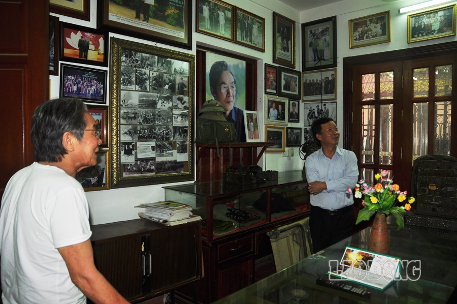  Hàng ngày, bảo tàng chưa đầy 100 m2 của người cựu chiến binh - thương binh Nguyễn Mạnh Hiệp luôn đón khách gần xa đến thăm quan.