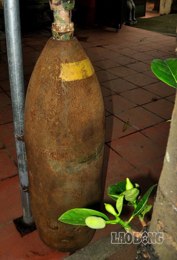 Năm 2009, trong lần lặn lội tìm kiếm, thấy vỏ quả bom 500 kg từ Khe Sanh (Quảng Trị) nhưng tiền không còn, ông phải vay mượn bạn bè để thuê xe tải từ Hà Nội vào tận nơi chở ra. Trên đường vận chuyển về, vỏ bom này còn bị các trạm cảnh sát giao thông thu giữ. Nhưng khi nghe ông giải thích về dự định ấp ủ một bảo tàng tư nhân những kỷ vật chiến tranh, các chiến sỹ cảnh sát giao thông lại cho ông đi tiếp. Tiền mua vỏ quả bom hết 5 triệu đồng, chi phí vận chuyển hơn 7 triệu.