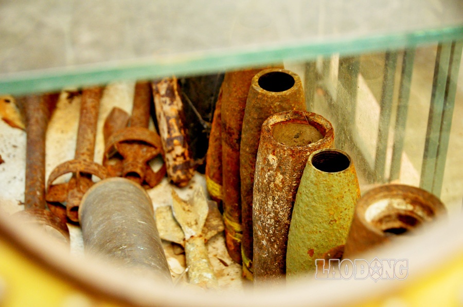  Bên cạnh đó, bảo tàng còn có rất nhiều các loại vỏ đạn với kích cỡ lớn nhỏ khác nhau.