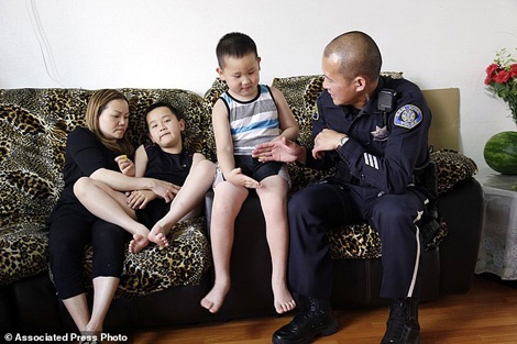 Tam long vang cua mot nguoi Viet lam canh sat o My hinh anh