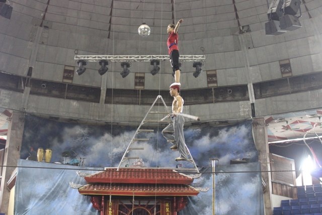 Nu dien vien moi cuoi gap tai nan liet tuy hinh anh