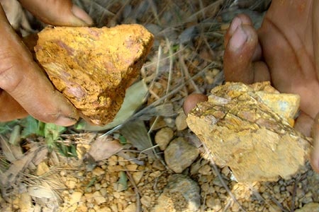 4 nguoi doi doi nho nhat duoc 37 luong vang hinh anh