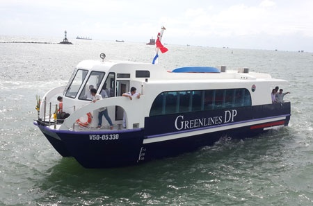 Tàu cao tốc thân đôi có sức chứa từ 60 - 180 chỗ, giá của mỗi chiếc tàu này từ 1 - <abbr class=