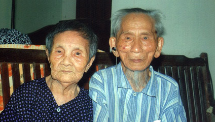 Cap vo chong lon tuoi nhat Viet Nam hinh anh