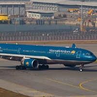 Chuyen bay Da Lat ha canh o Cam Ranh do thoi tiet xau hinh anh