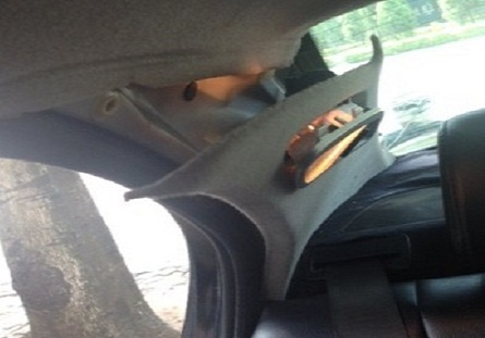 Binh cuu hoa mua tai Big C no tung trong xe BMW hinh anh