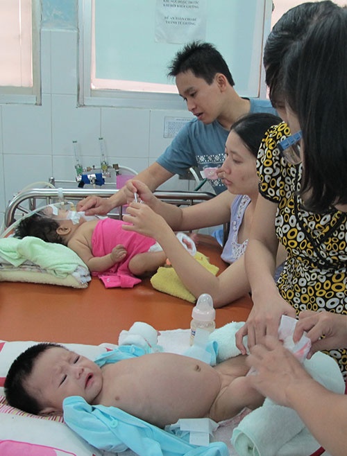 Trẻ mắc bệnh tiêu chảy được điều trị tại phòng cấp cứu - khoa tiêu hóa Bệnh viện Nhi Đồng 1.