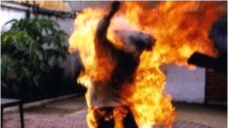 Thi rot dai hoc, con chu tiem vang tu thieu bang xang? hinh anh