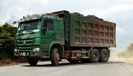 Xe ben 'thoat xac' qua mat dang kiem hinh anh