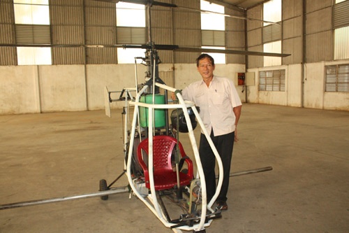 Nguoi Viet tu che may bay ke phut cat canh than ky hinh anh