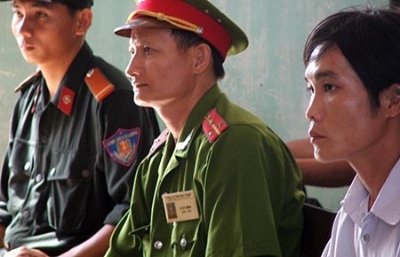 Bat Tai 'gau' - doi thu bang Hai Chi hinh anh