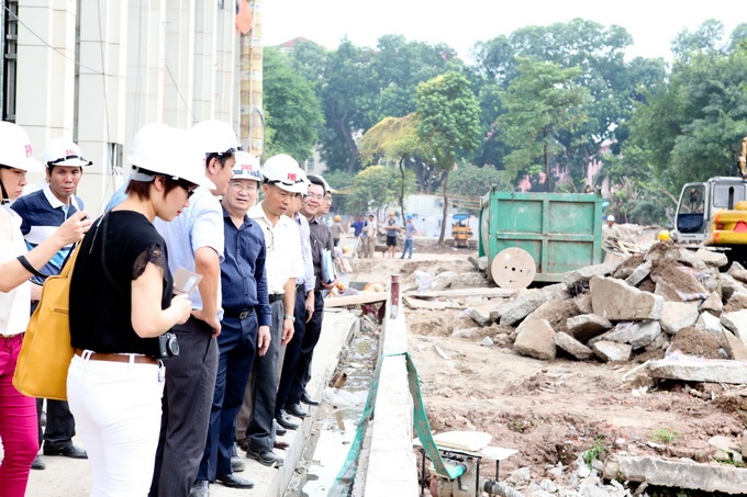 Đây được cho là lằn ranh “nhạy cảm”, tiếp giáp giữa nhà Quốc hội và khu di tích Hoàng thành Thăng Long.