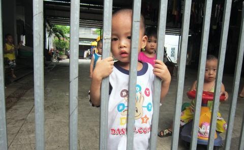 Kiem tra viec nuoi tre o chua Bo De hinh anh