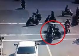 Bi trom hon mot ty dong sau va cham giao thong hinh anh