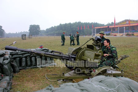 Sử dụng kính ngắm bắn đêm cho pháo Zu23-2 bắn mục tiêu mặt đất.