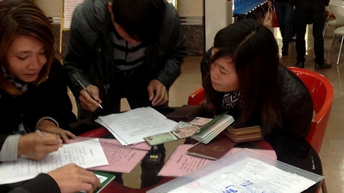 Thieu nu mien Tay lach luat de lay chong Trung Quoc hinh anh